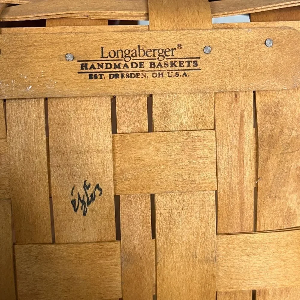 Vintage Longaberger 9x9” square basket with handle 2003